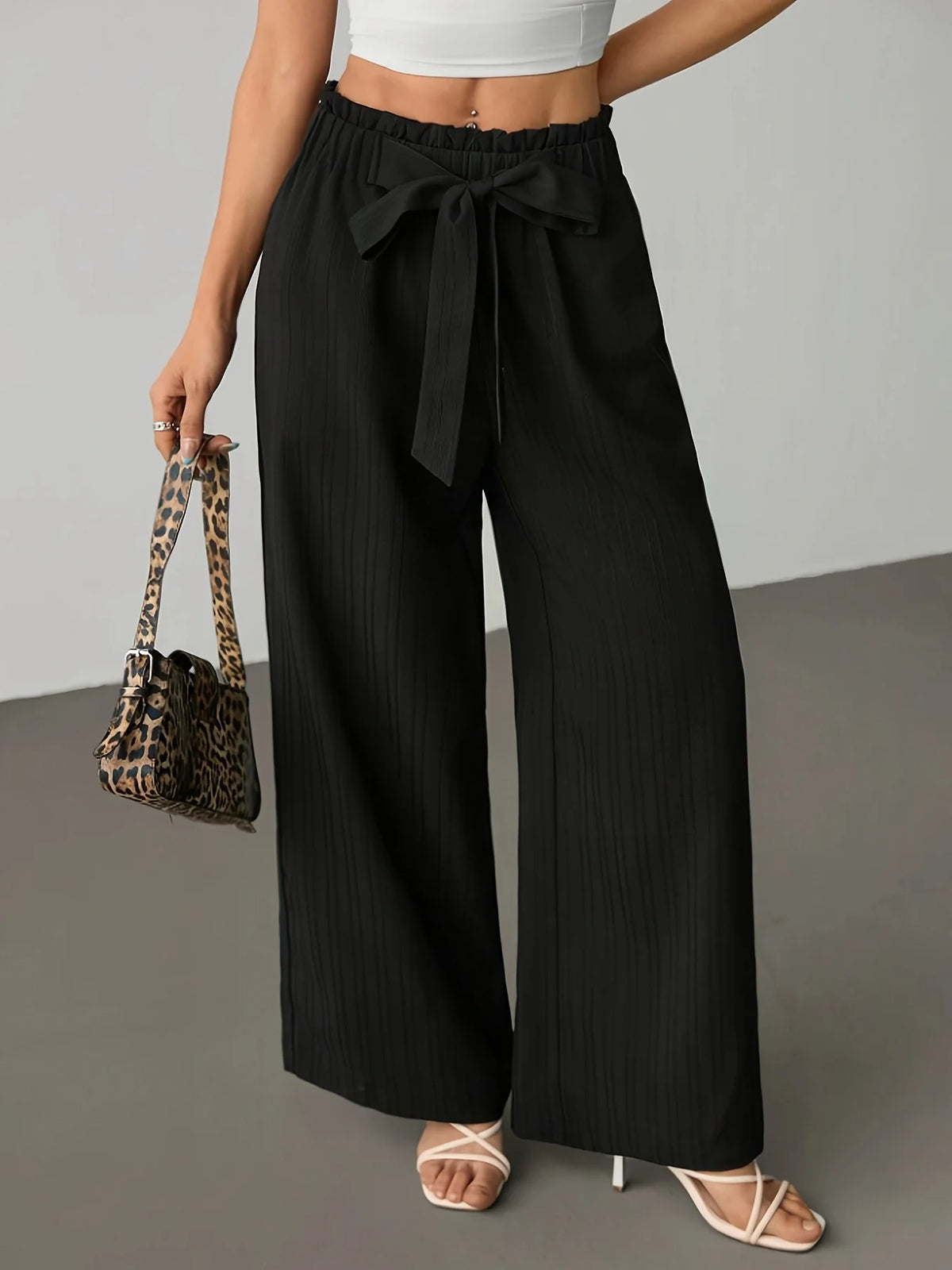 Pantalón ancho de mujer con cintura fruncida y lazo