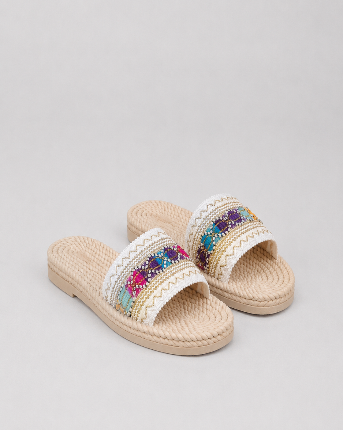 Sandalias planas de mujer