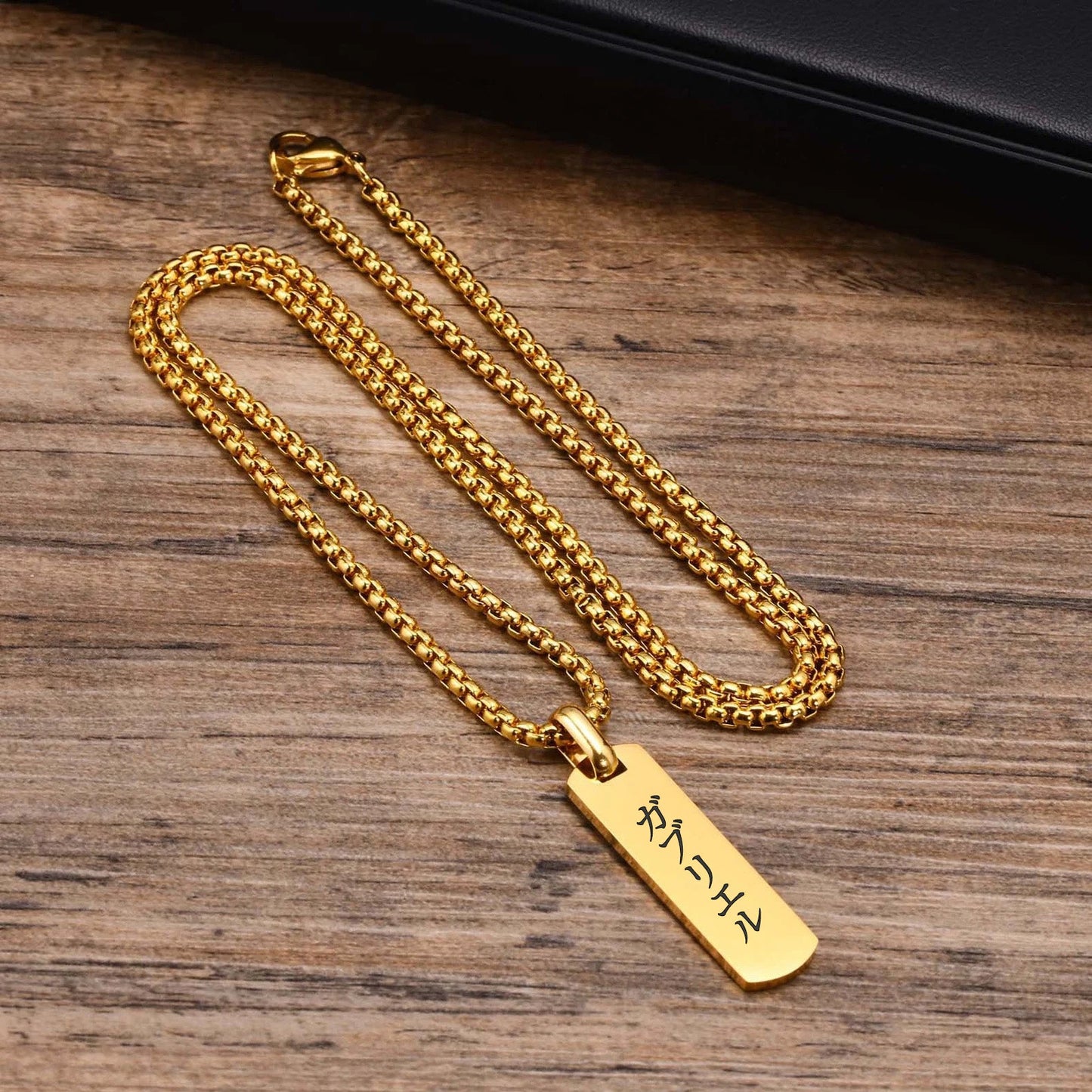 Collar japonés grabado para hombre