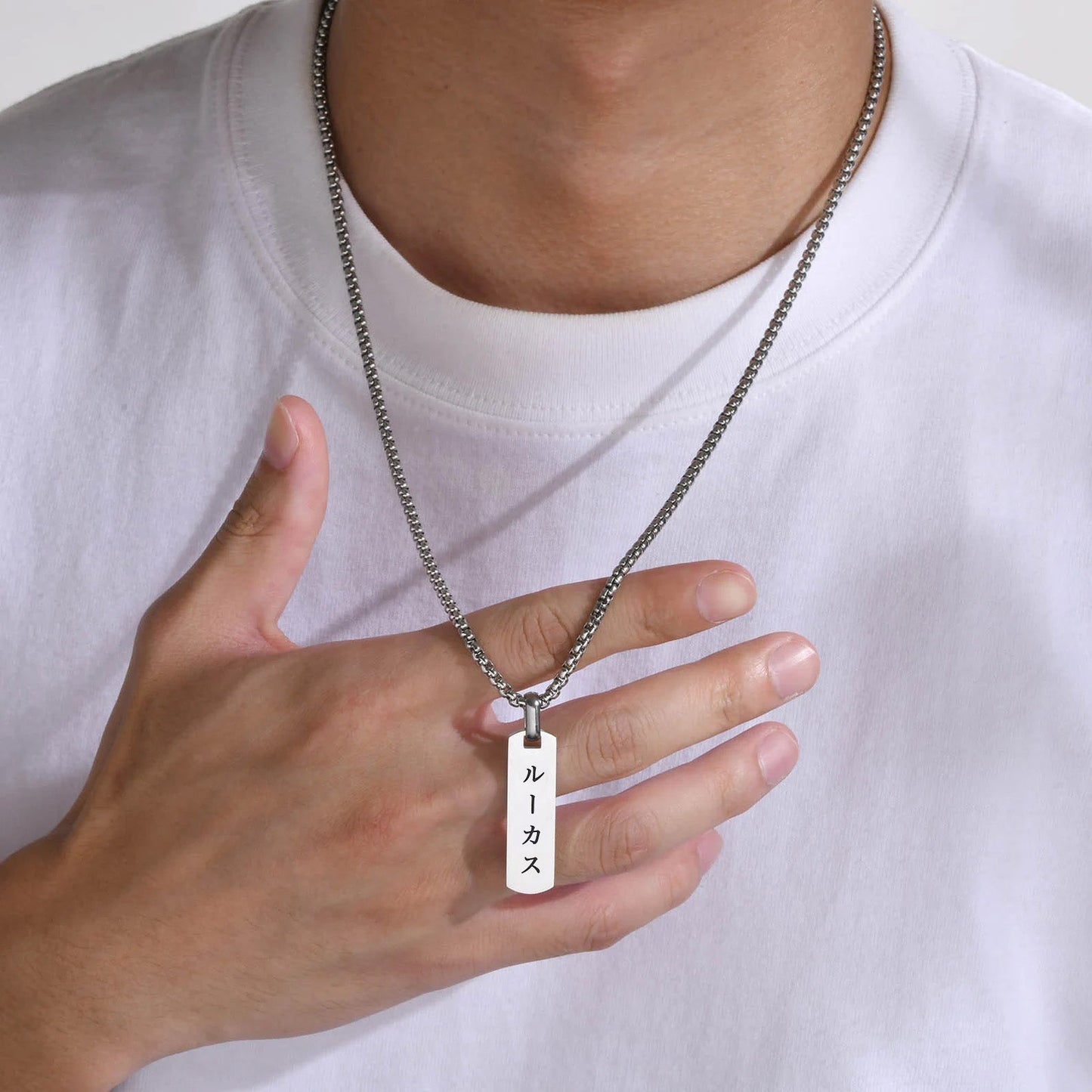 Collar japonés grabado para hombre