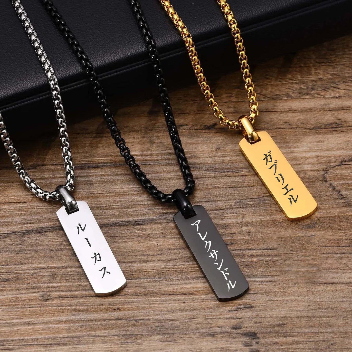 Collar japonés grabado para hombre