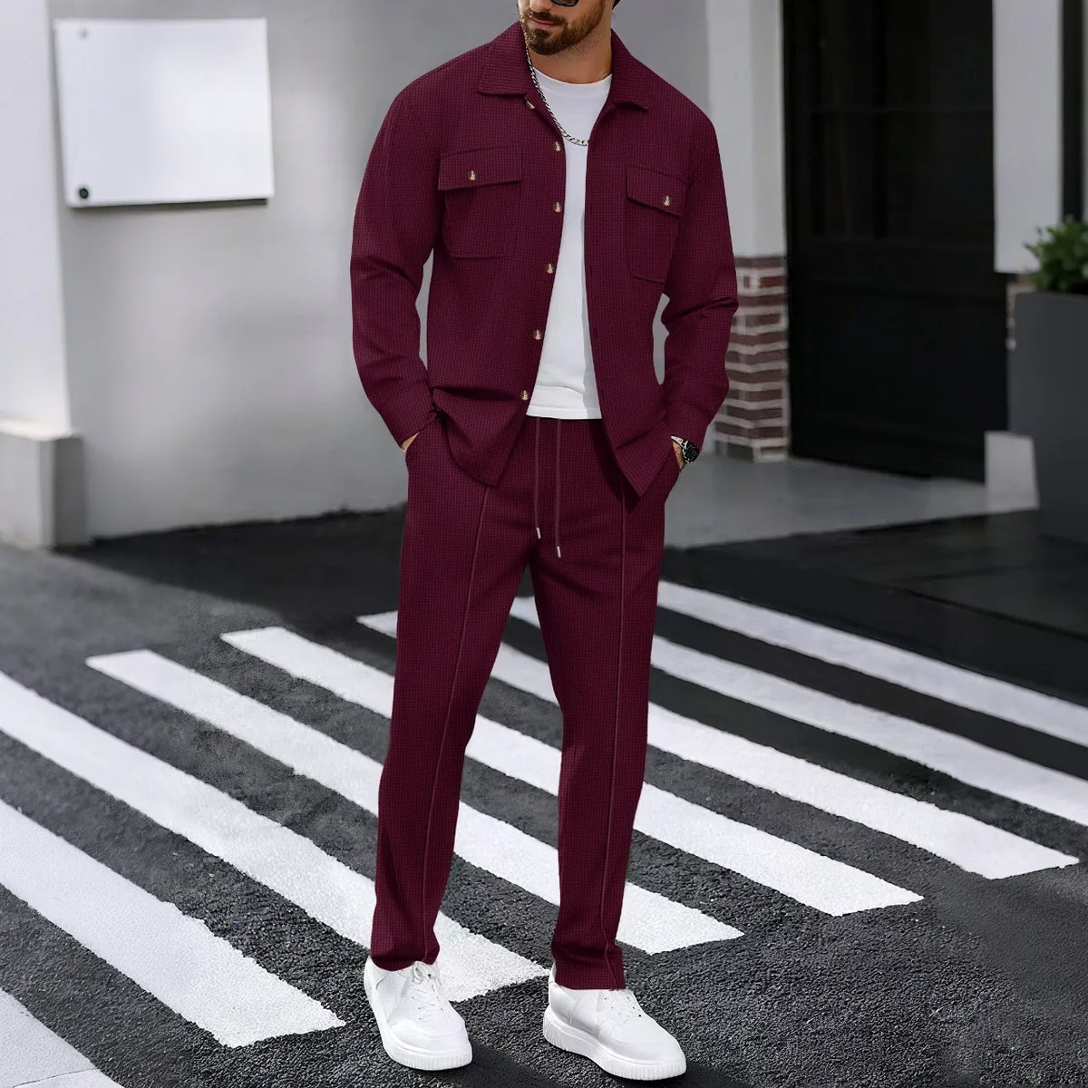 Conjunto de hombre con chaqueta de botones y pantalón