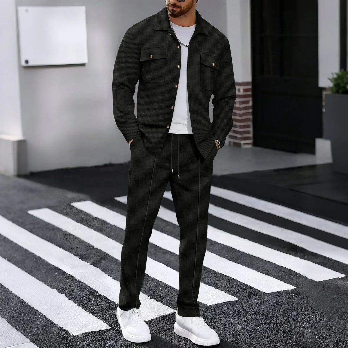 Conjunto de hombre con chaqueta de botones y pantalón