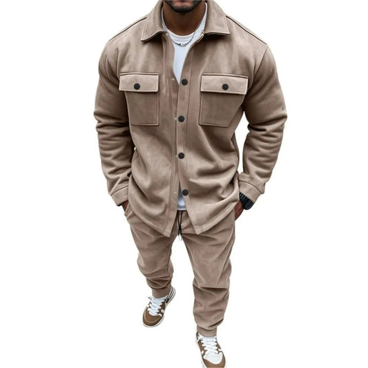 Conjunto de hombre con chaqueta y pantalón de cintura elástica